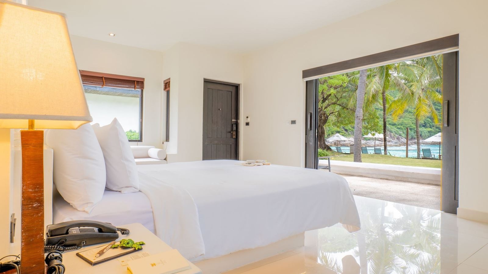 rooms-grand-deluxe-pool-villa-beachfront