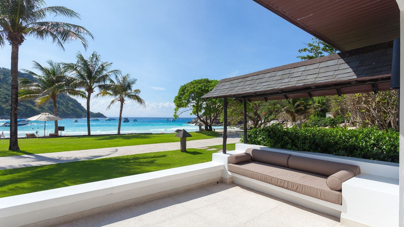 rooms-grand-deluxe-premium-pool-villa-beachfront