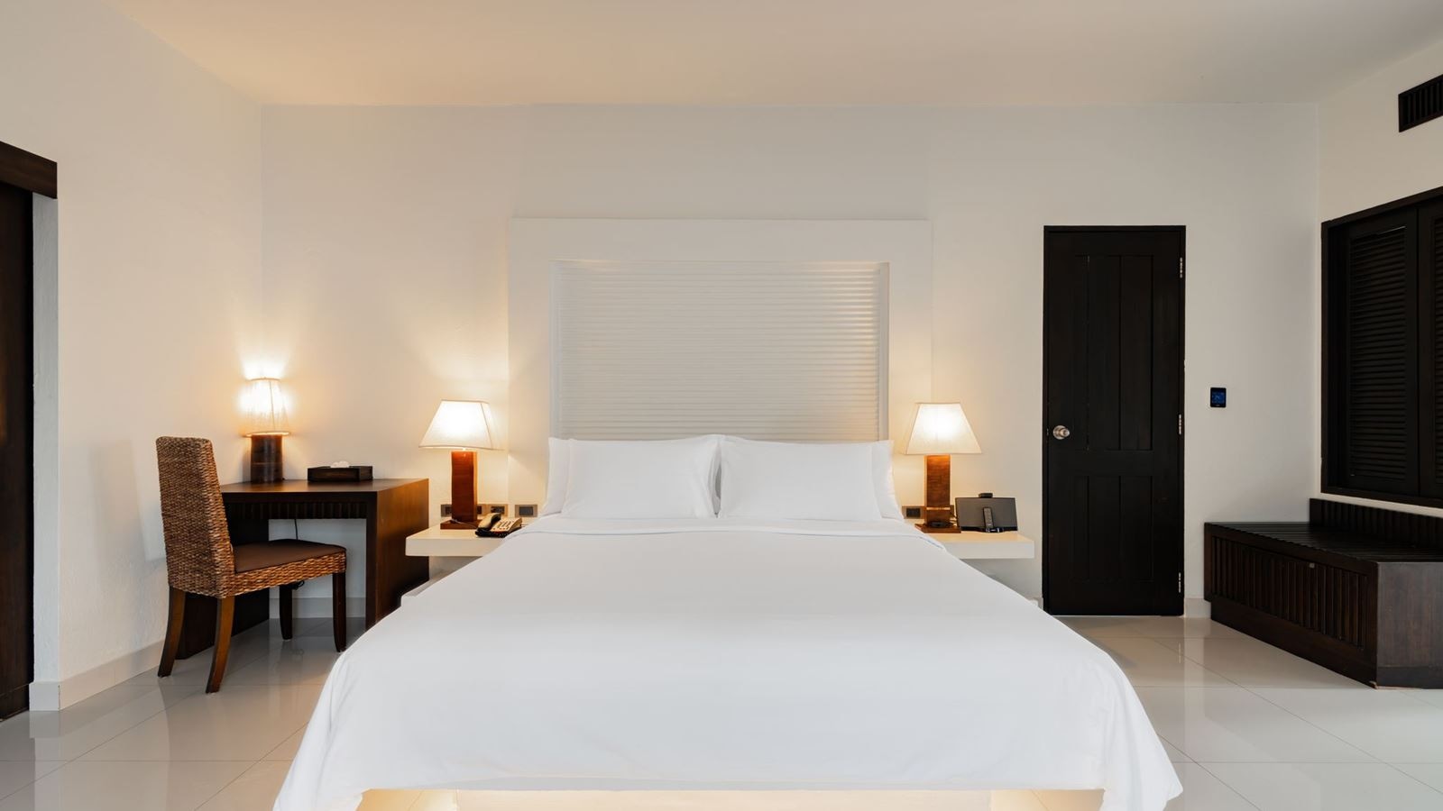 rooms-junior-pool-suite