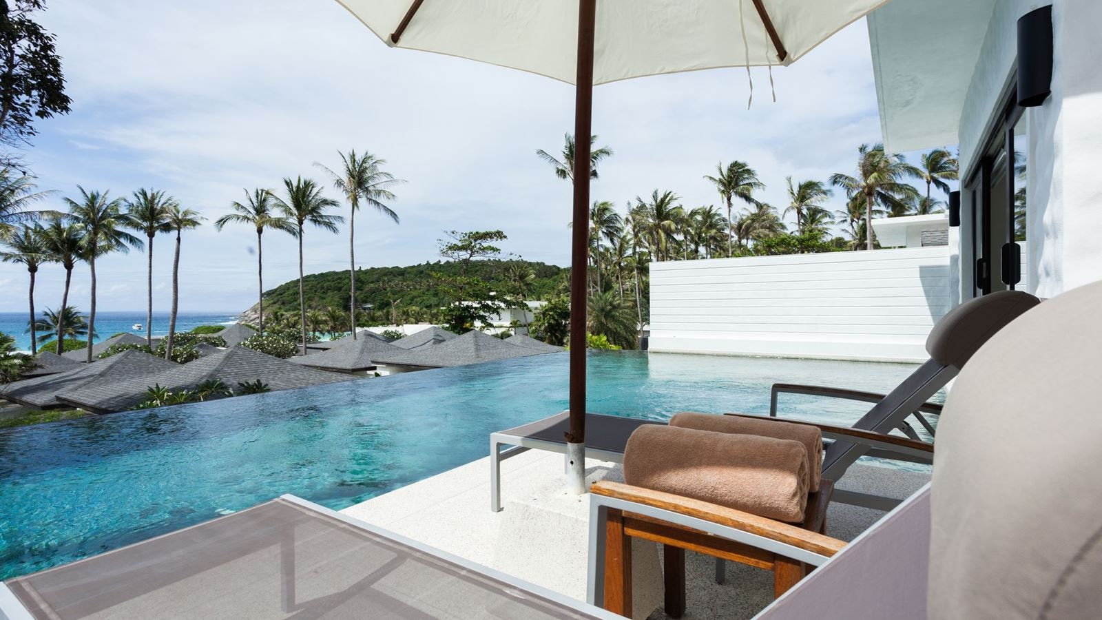 rooms-2-bedroom-grand-pool-suite