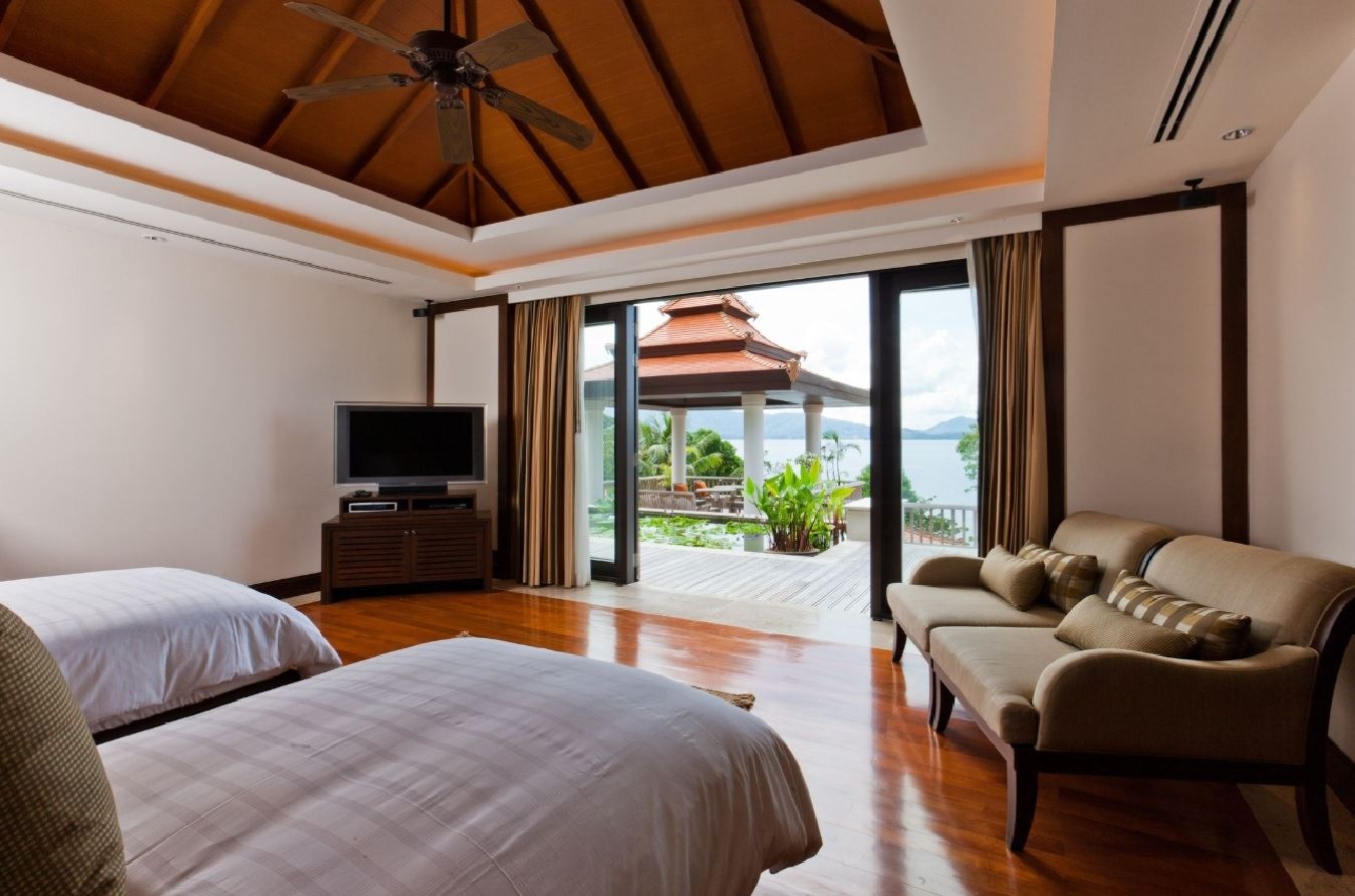 rooms-4-bedroom-ocean-front-residence