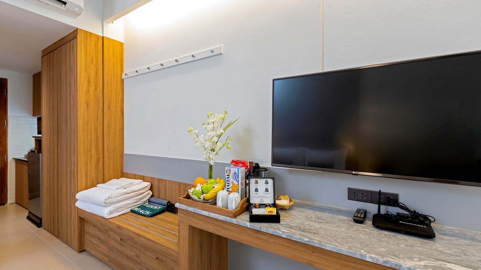 rooms-royal-studio-pool-access