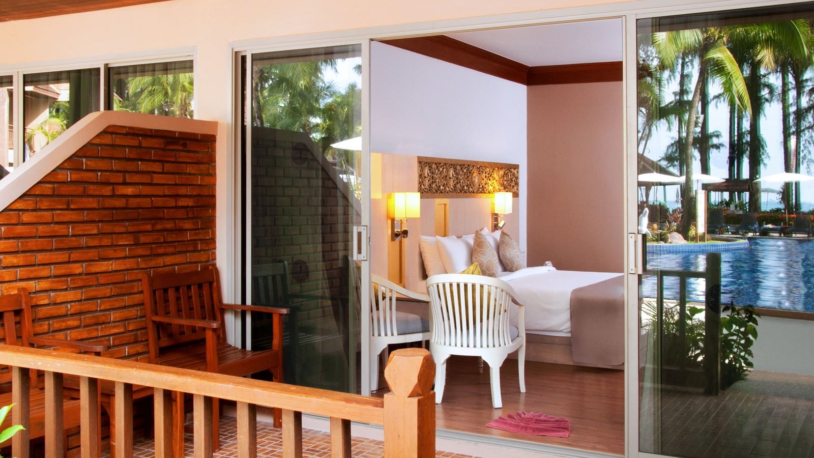 rooms-deluxe-ground-terrace