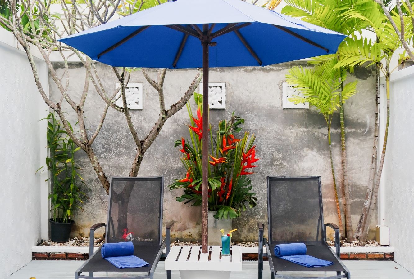 rooms-pool-suite-blue-wing