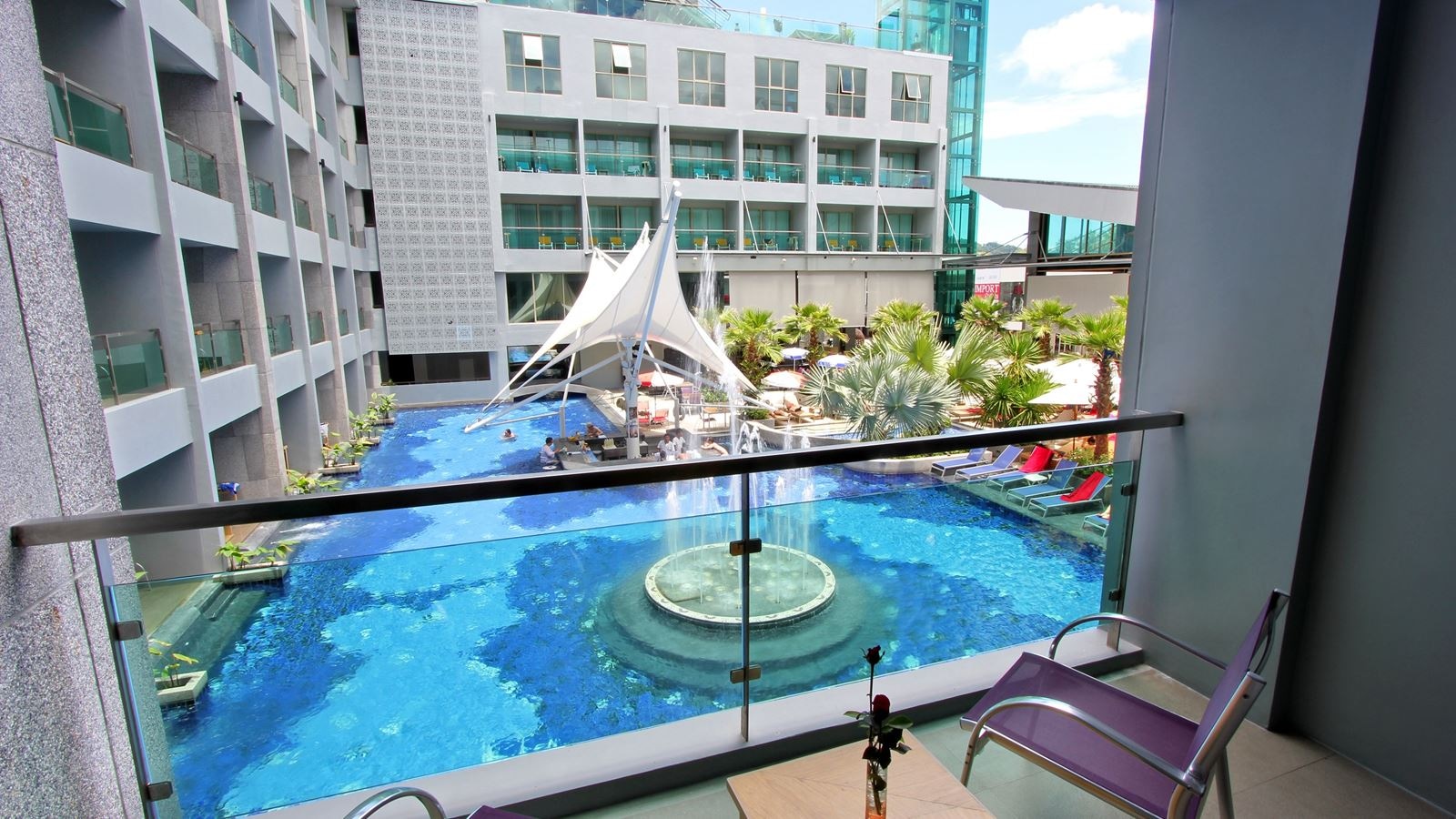 rooms-deluxe-pool-view