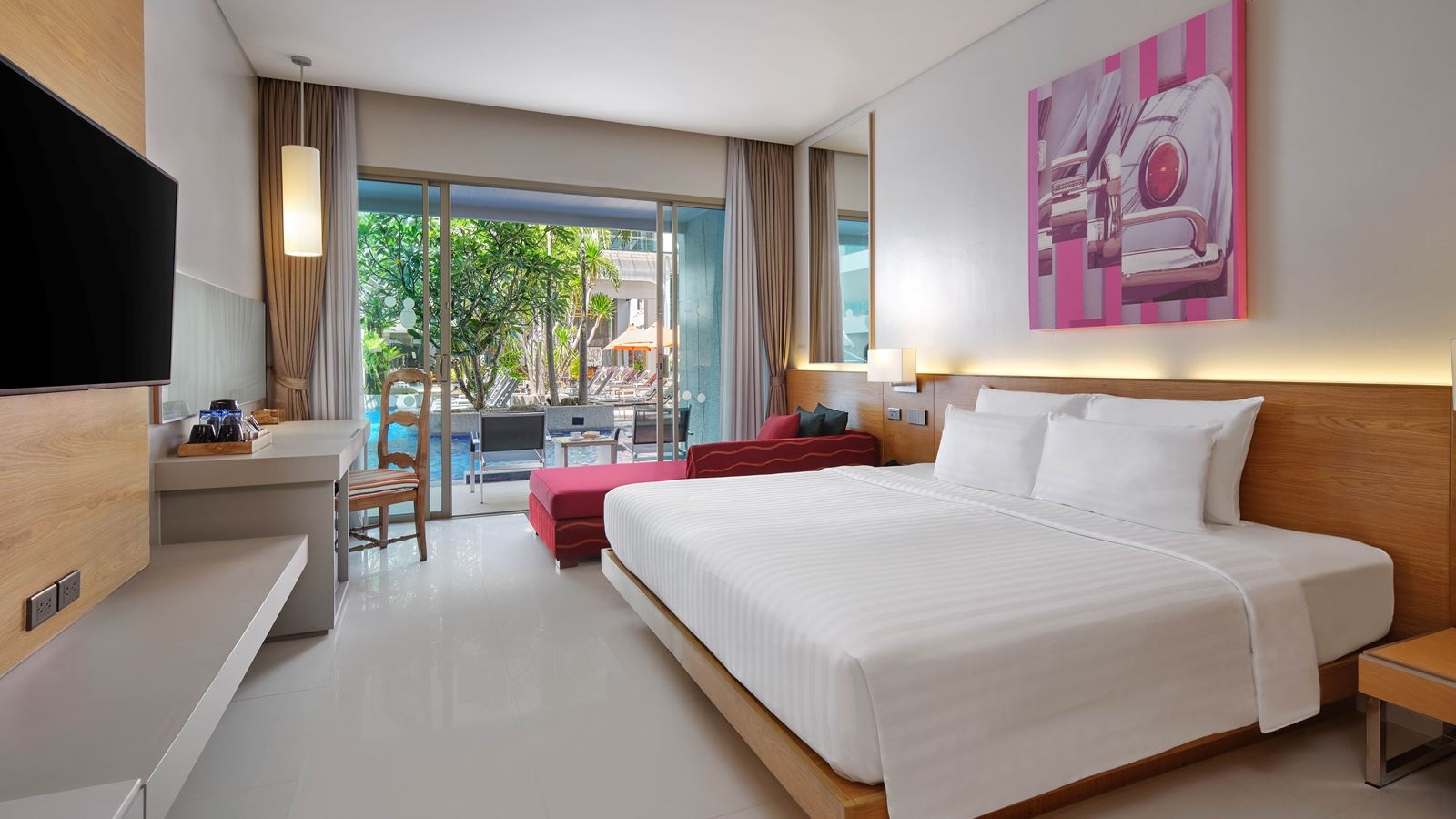 rooms-deluxe-pool-access