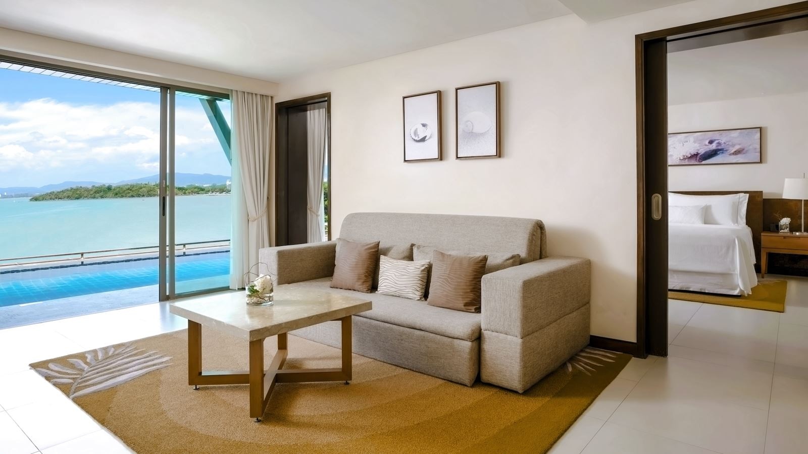 rooms-deluxe-sea-view-suite-pool-access