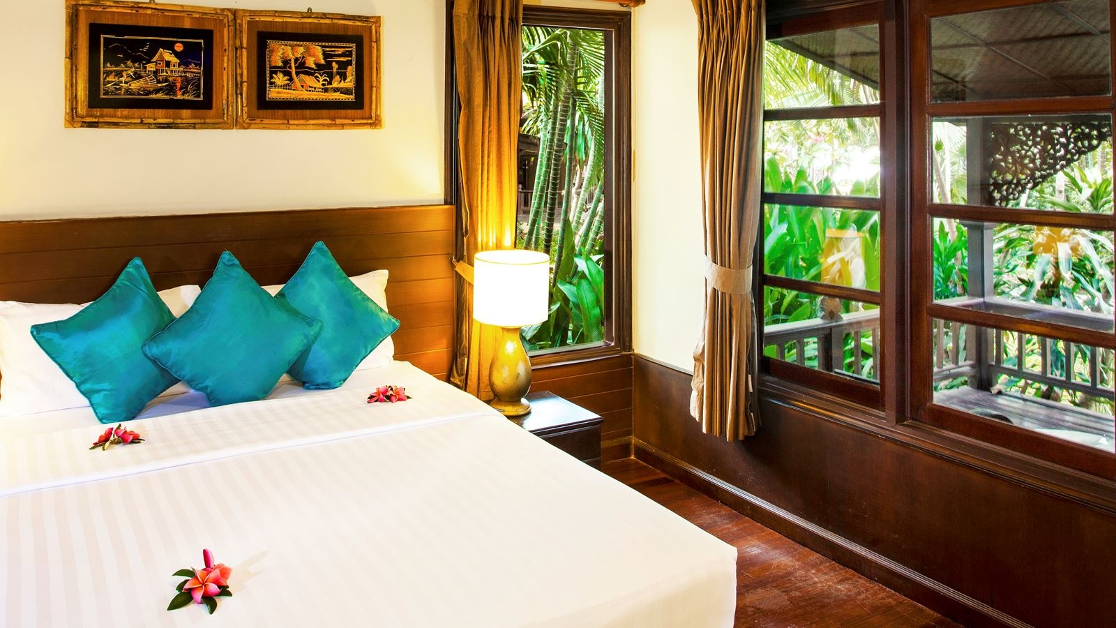 rooms-deluxe-bungalow
