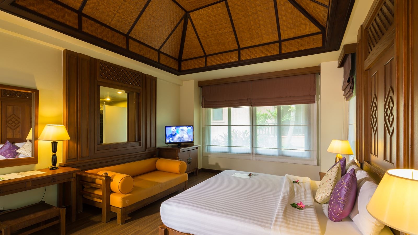 rooms-deluxe-bungalow