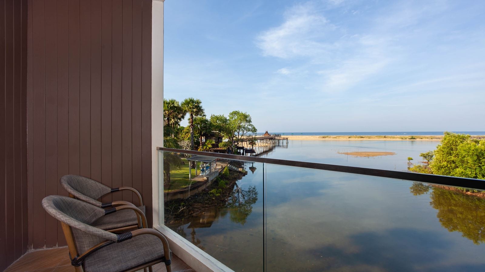 rooms-deluxe-seaview