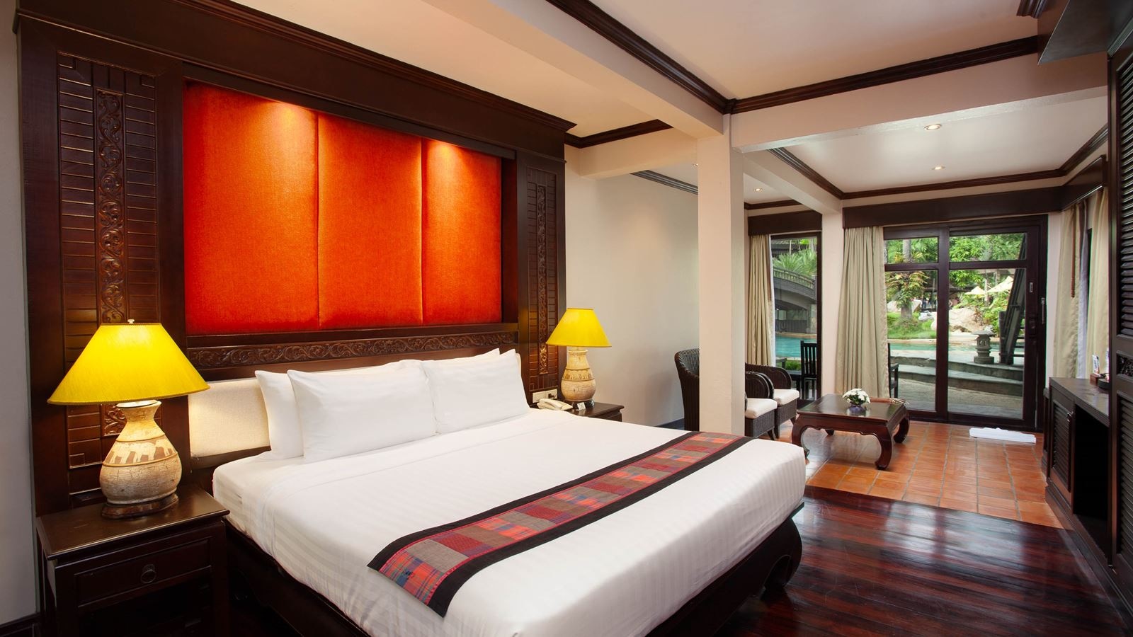 rooms-deluxe-pool-access