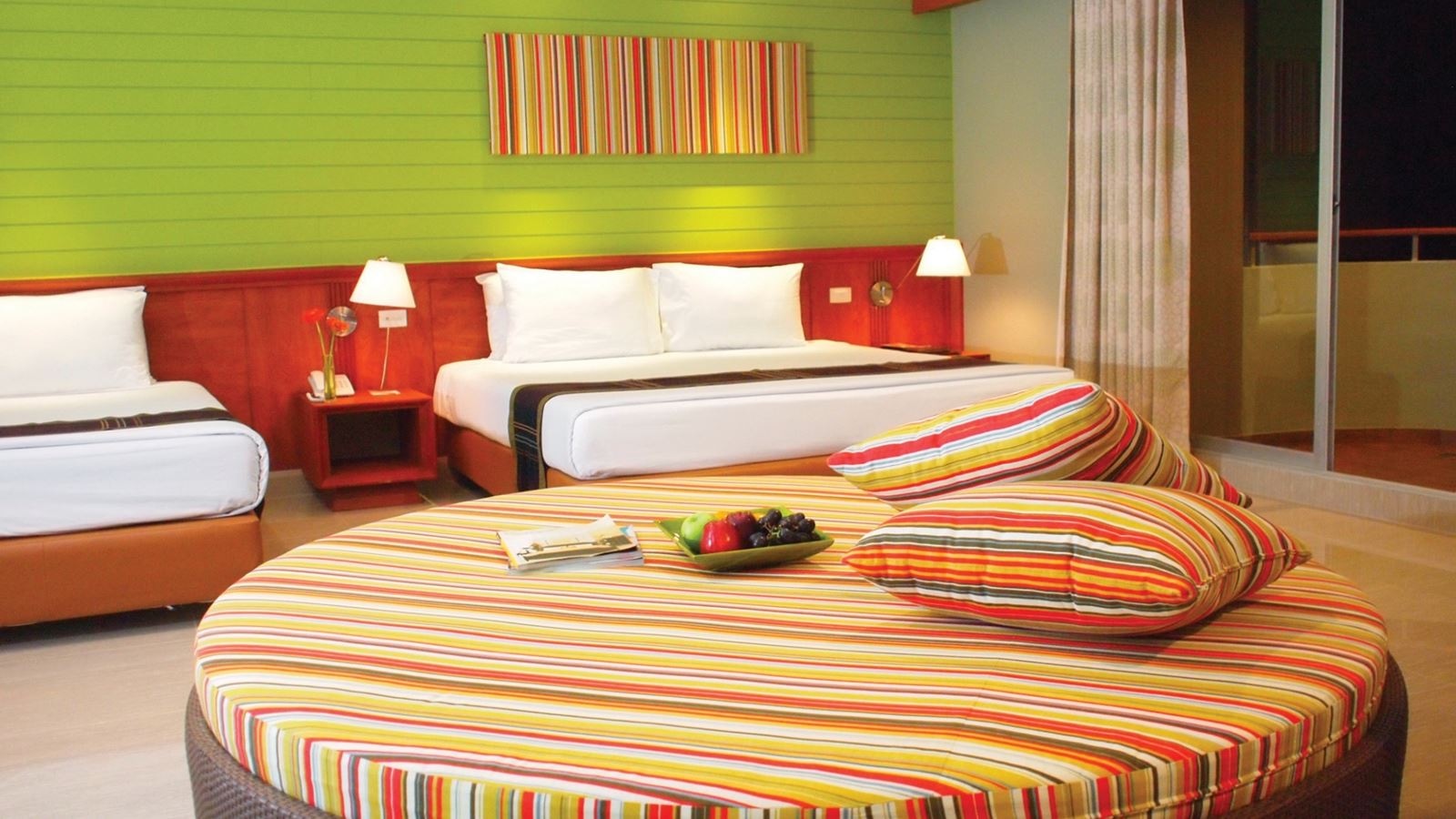 rooms-long-beach-family-suite