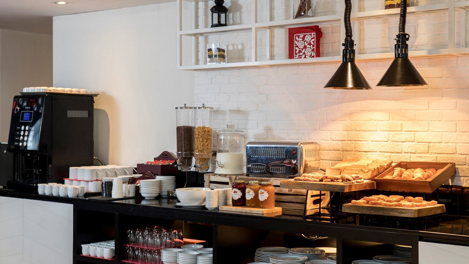 restaurants-the-lodge