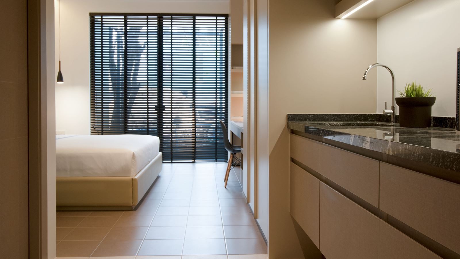 rooms-lakorn-poolside