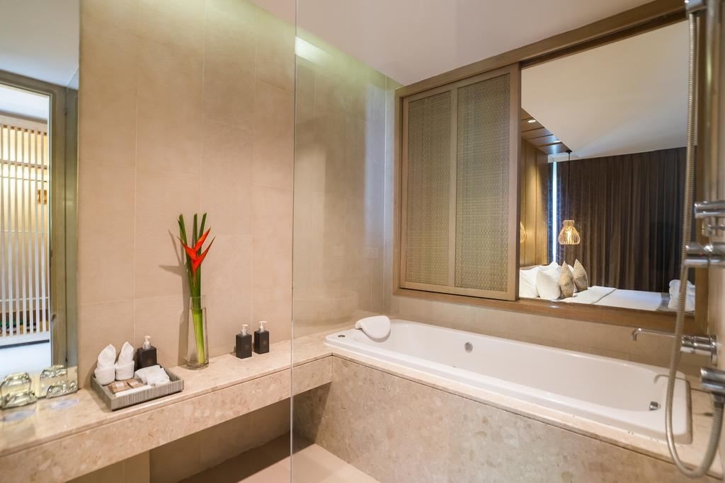 rooms-pool-access-jacuzzi-deluxe--hillside