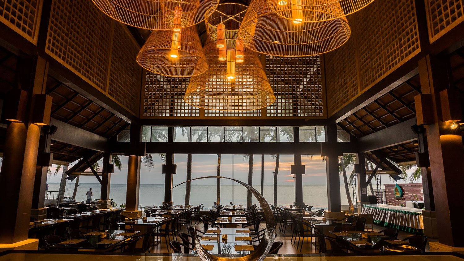 restaurants-the-beach-restaurant