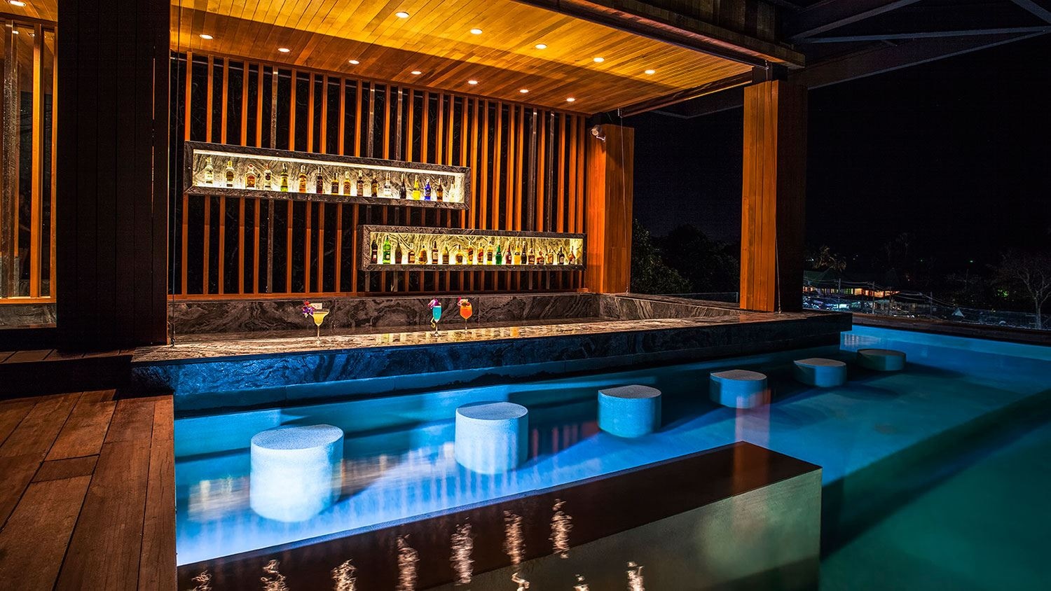 bars-horizon-pool-bar