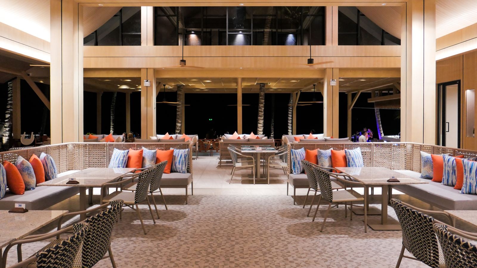 restaurants-the-beach-restaurant