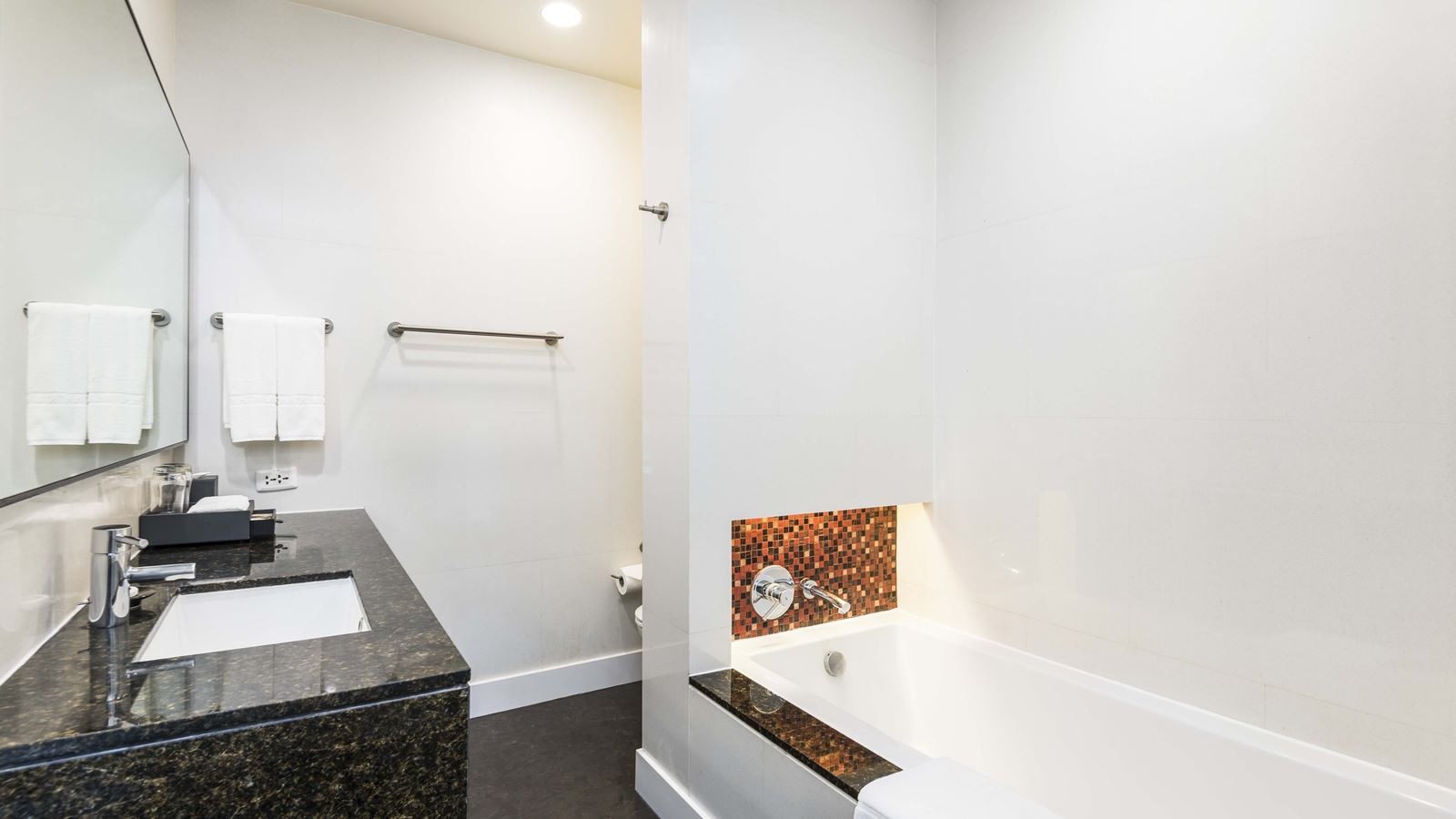 rooms-grand-deluxe-city-view