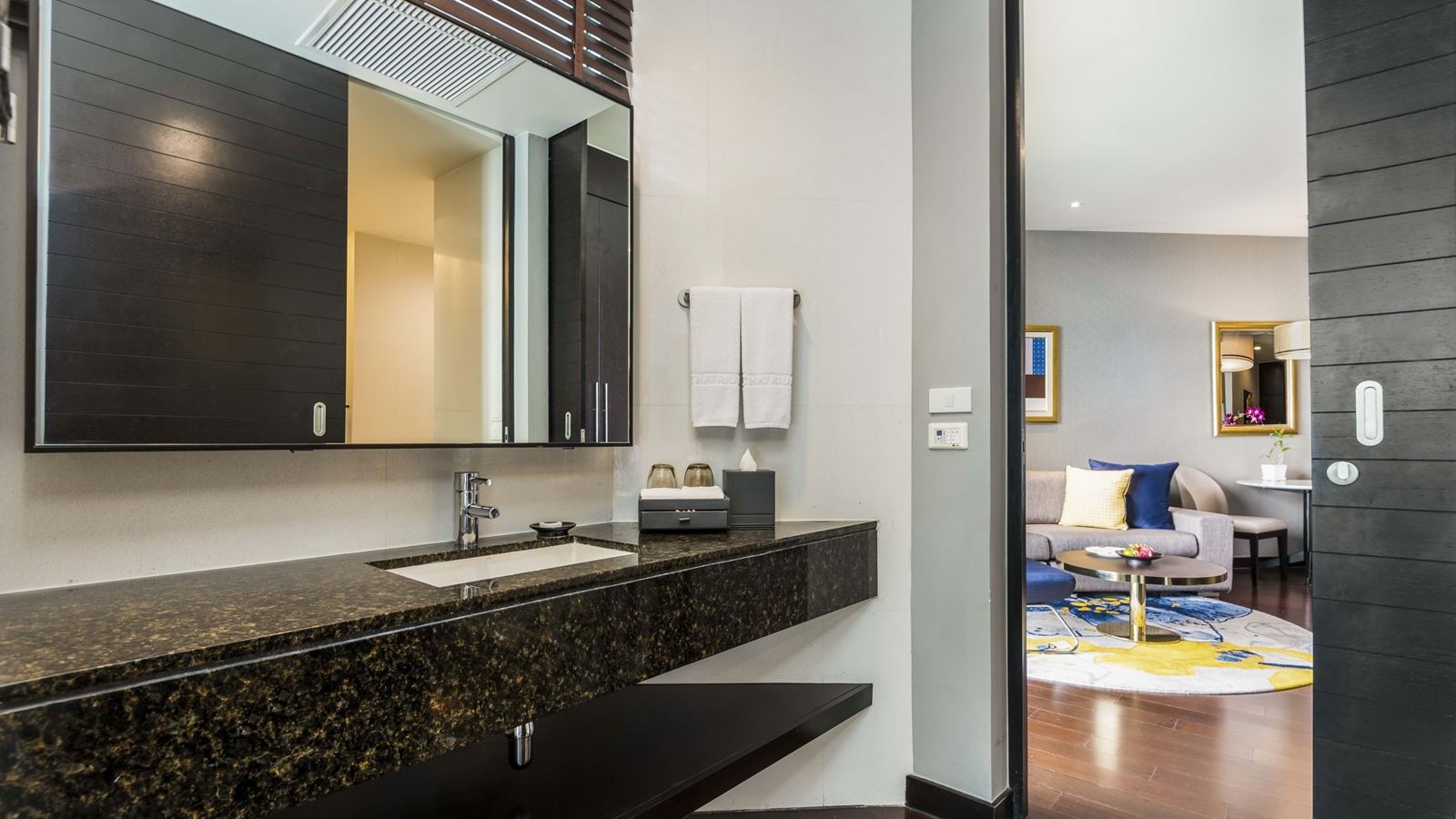 rooms-one-bedroom-city-view