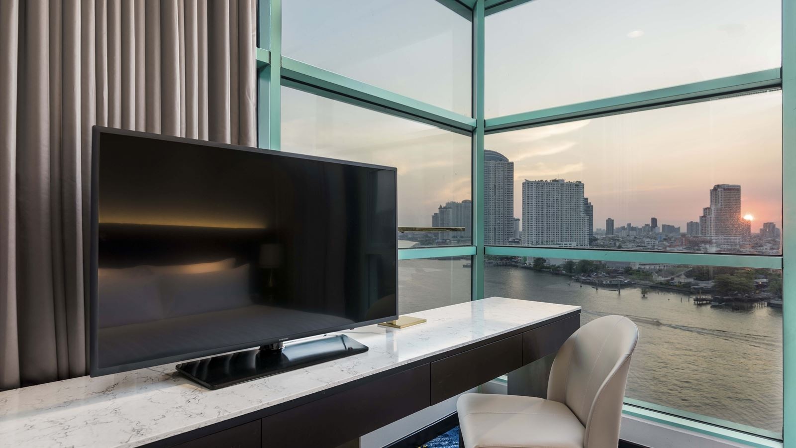 rooms-one-bedroom-river-view