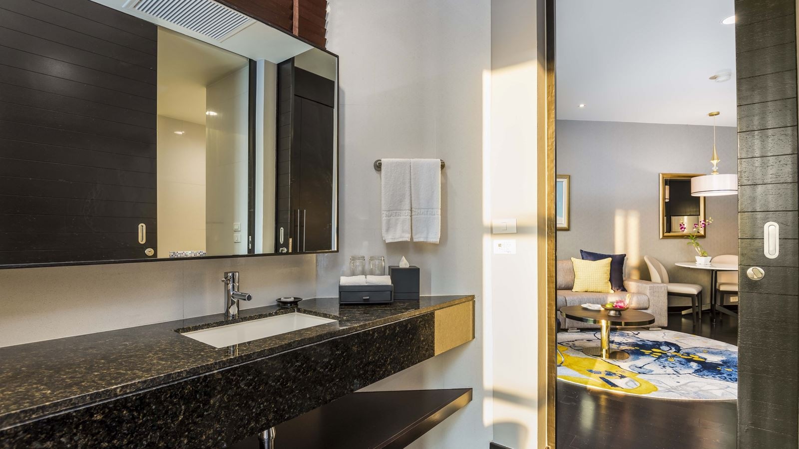 rooms-one-bedroom-skyline-suite