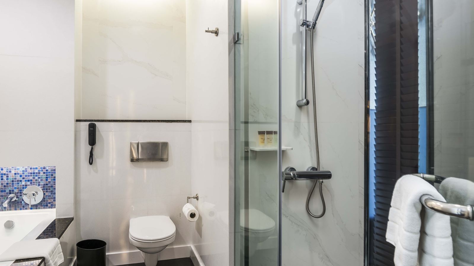 rooms-one-bedroom-skyline-suite