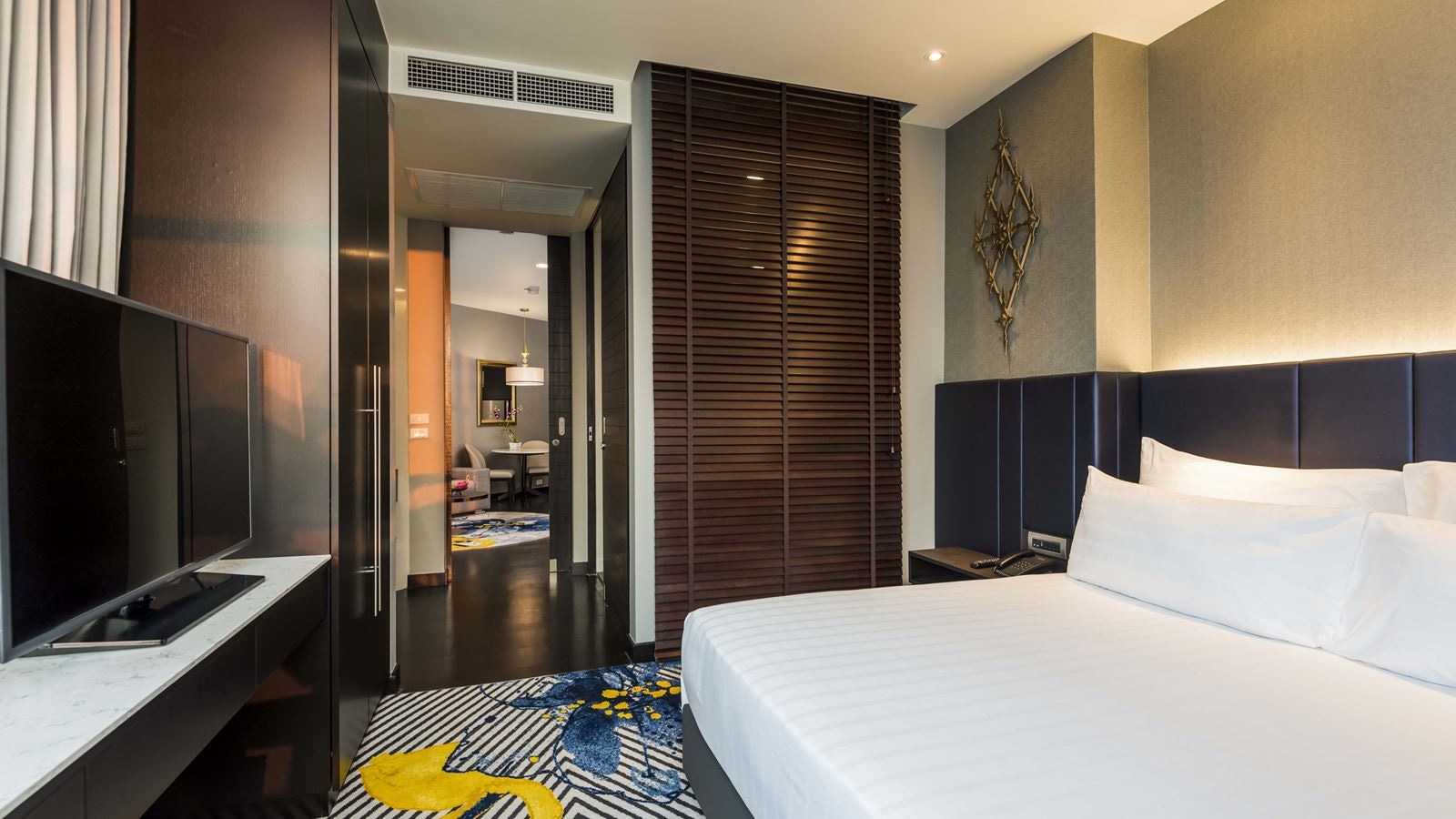 rooms-one-bedroom-skyline-suite