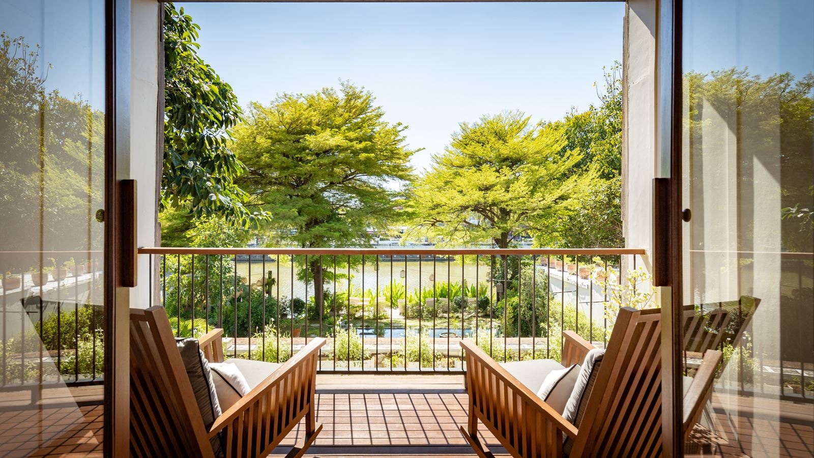 rooms-river-view-superior-balcony