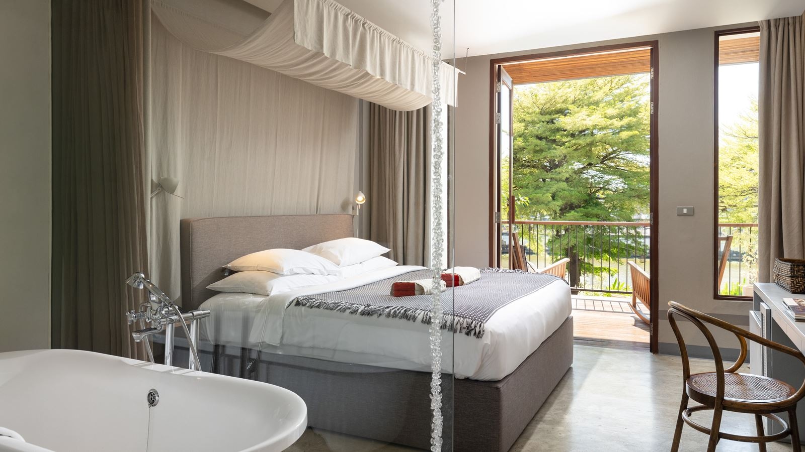 rooms-river-view-superior-balcony