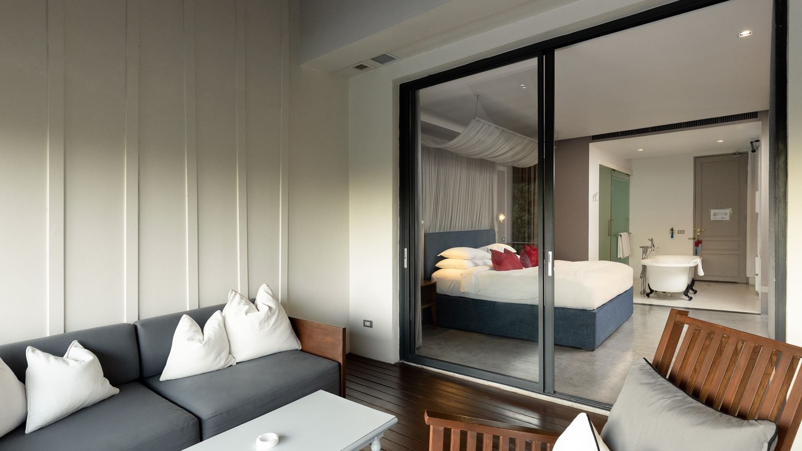 rooms-river-view-deluxe-balcony