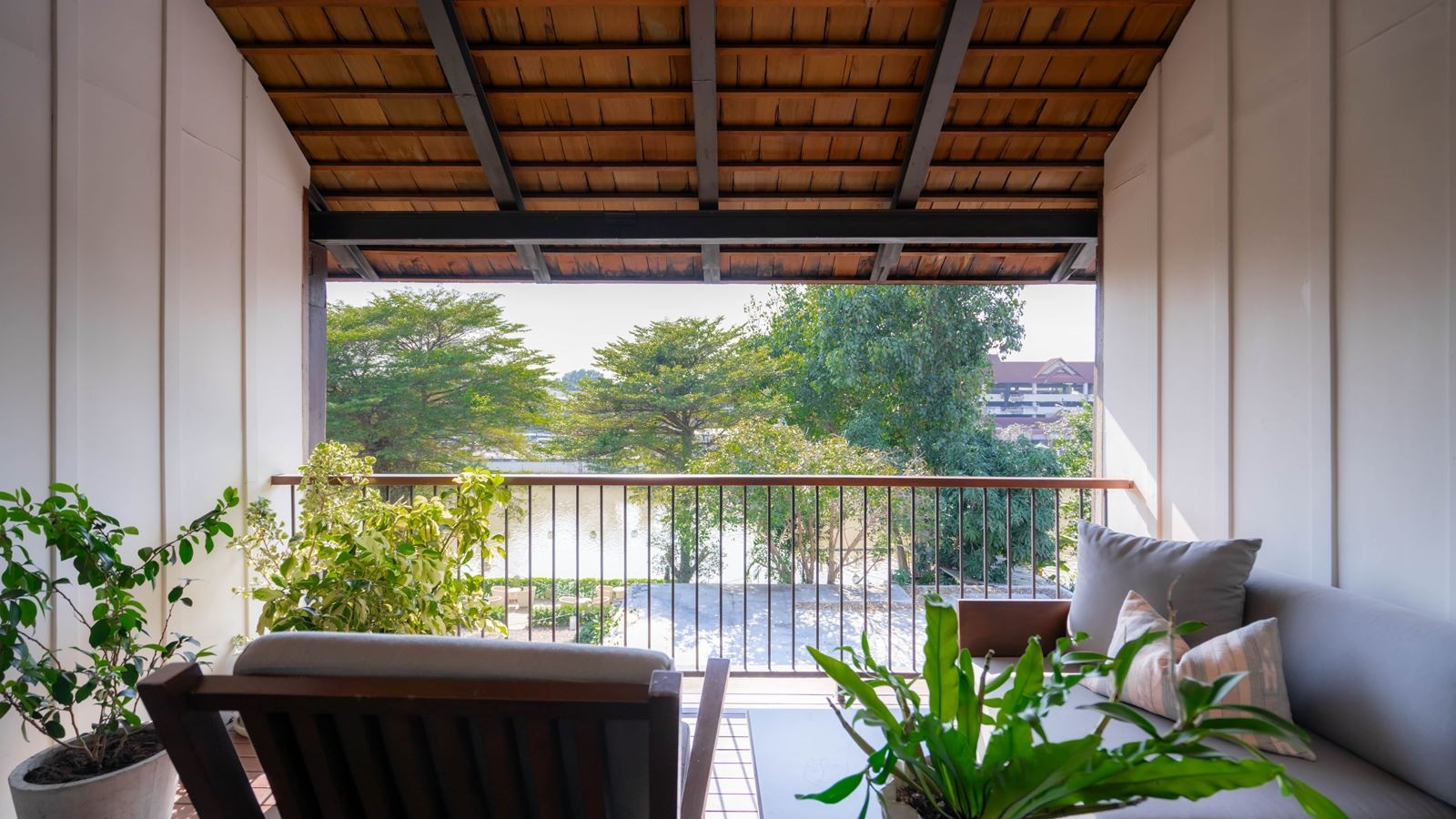 rooms-river-view-deluxe-balcony