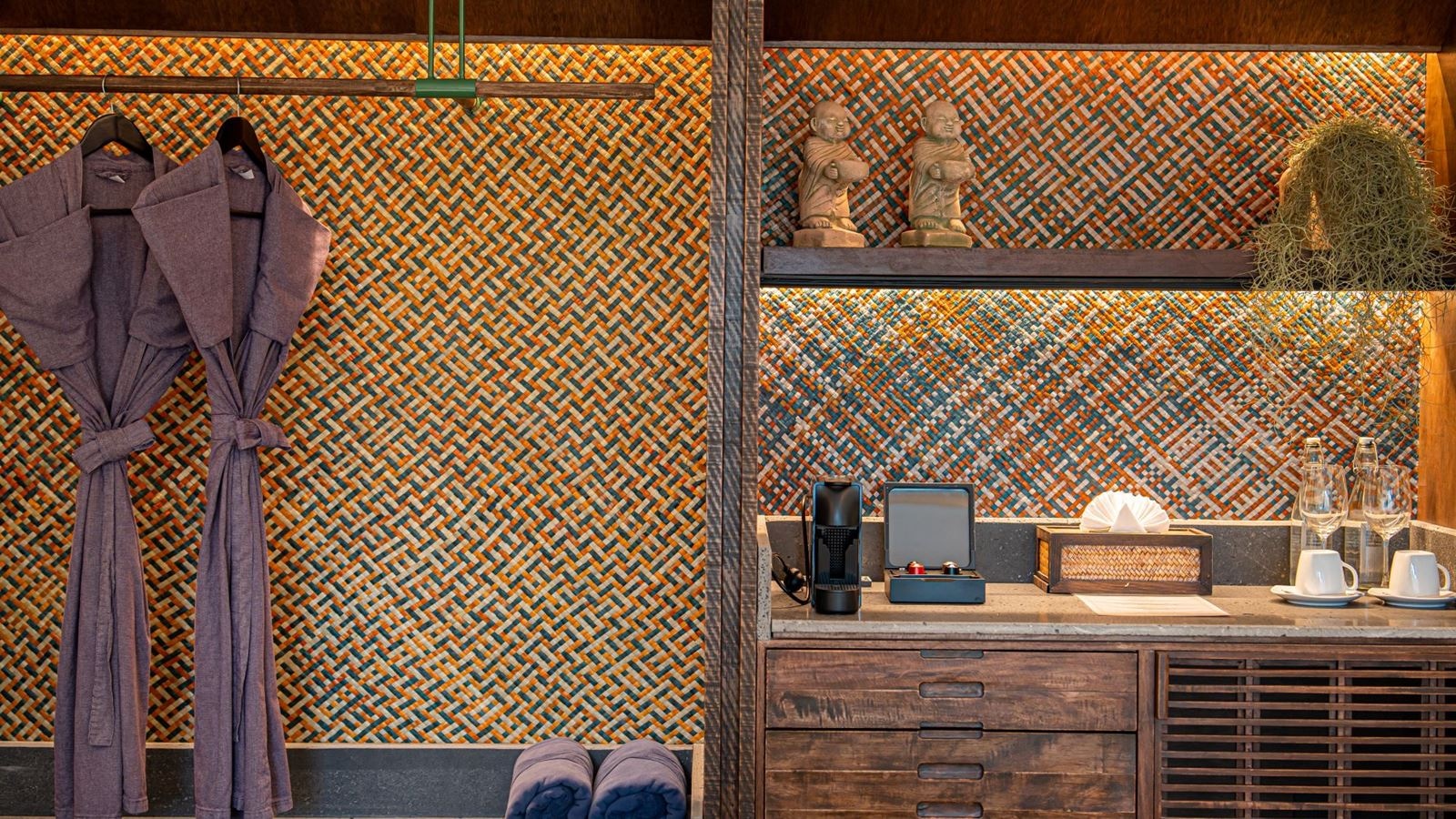 rooms-lux-jacuzzi-suites