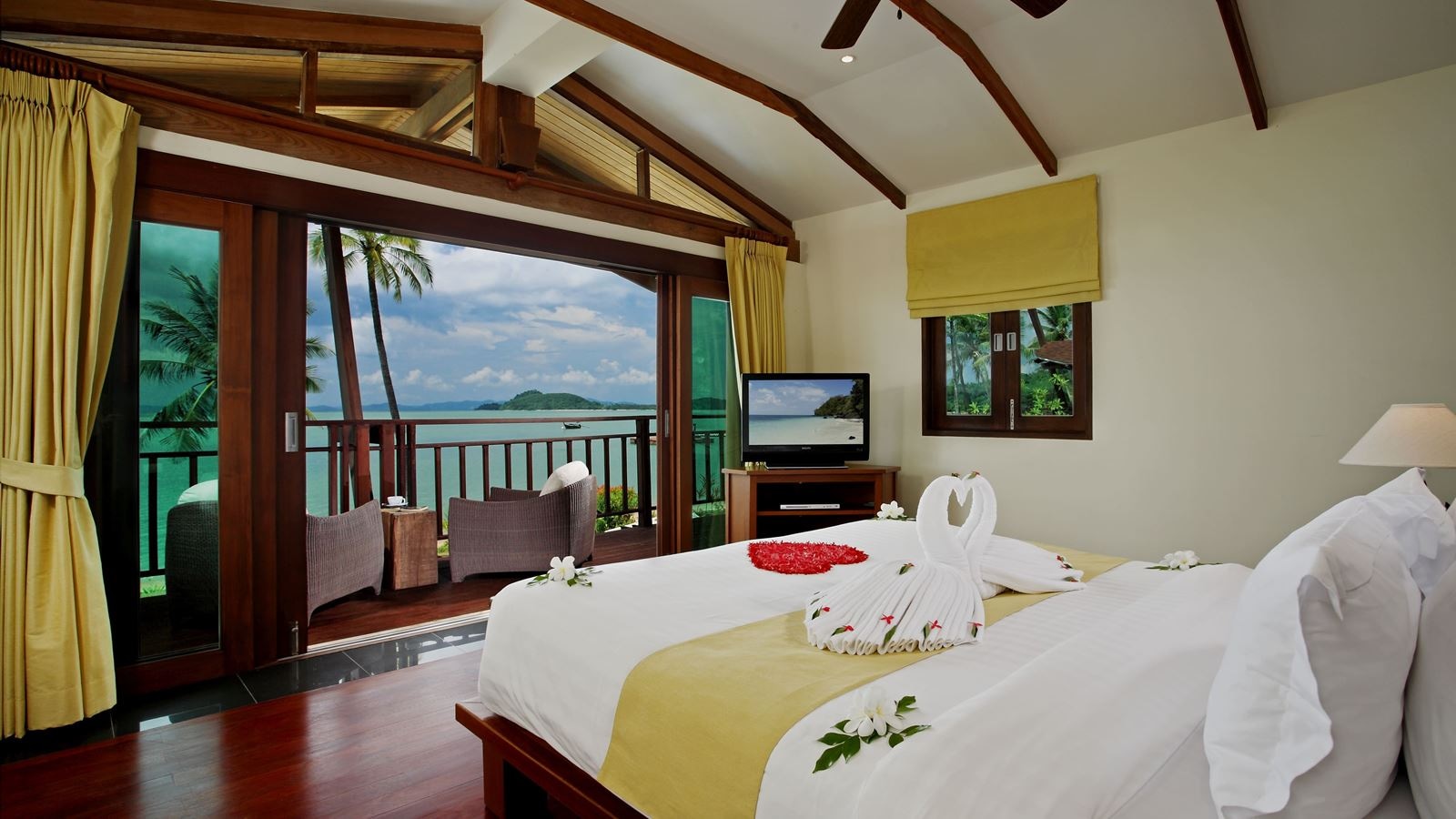 rooms-5-bedroom-grand-beachfront-pool-villa