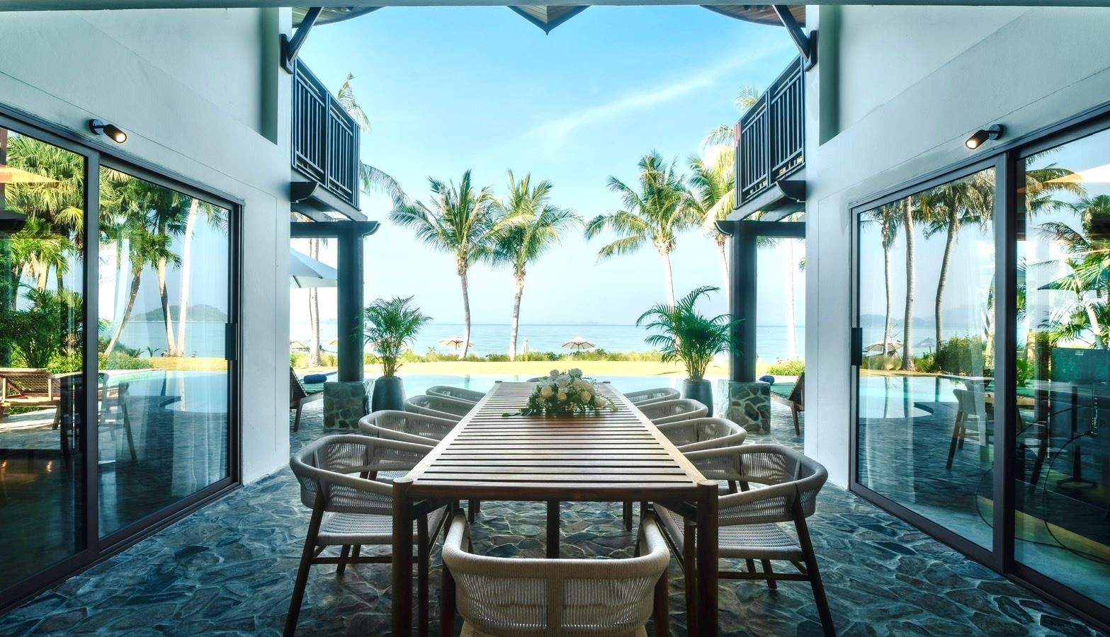 rooms-lux-5-bedroom-grand-beachfront-pool-villa