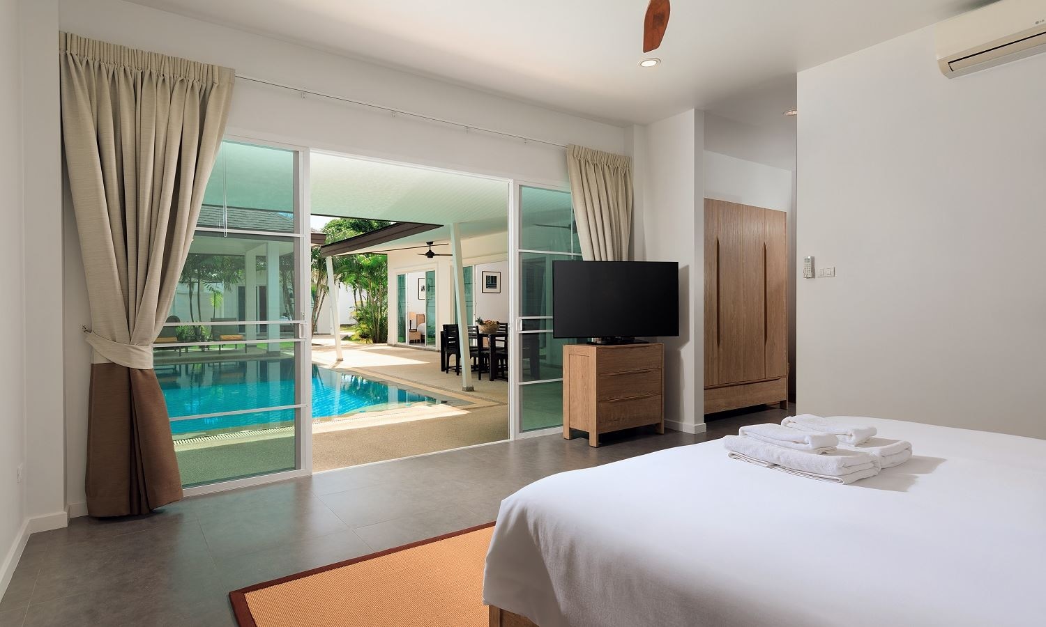 rooms-4-bedroom-private-pool-villa-with-partial-seaview