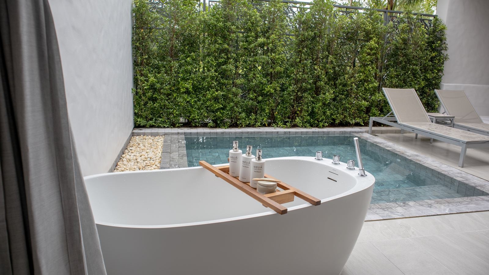 rooms-one-bedroom-wellness-villa-with-private-pool