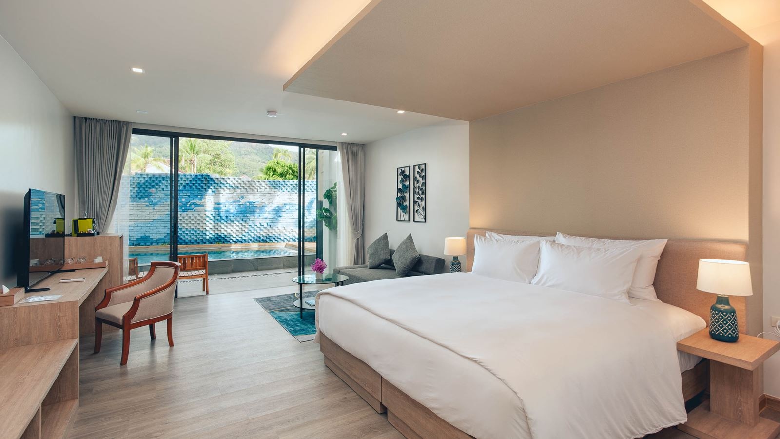 rooms-deluxe-pool-access