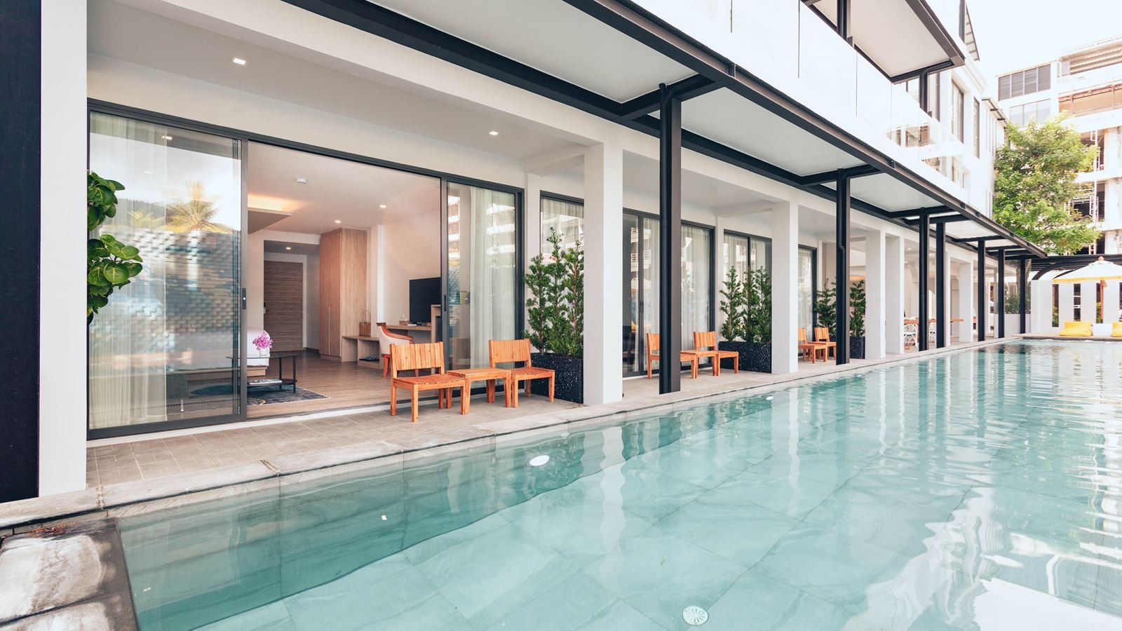 rooms-deluxe-pool-access