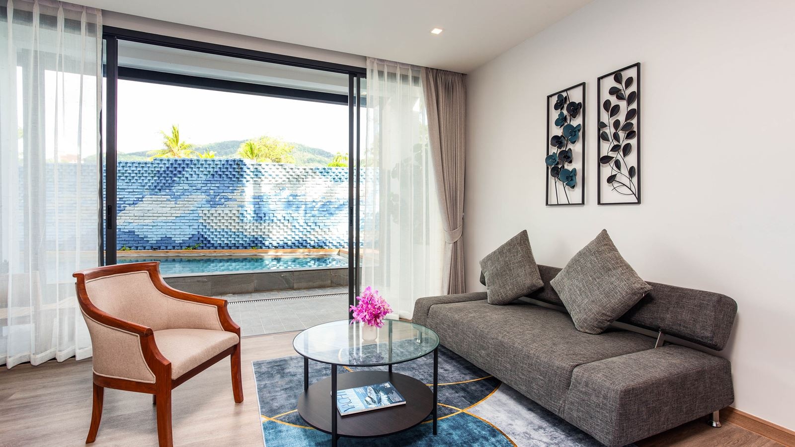 rooms-deluxe-pool-access