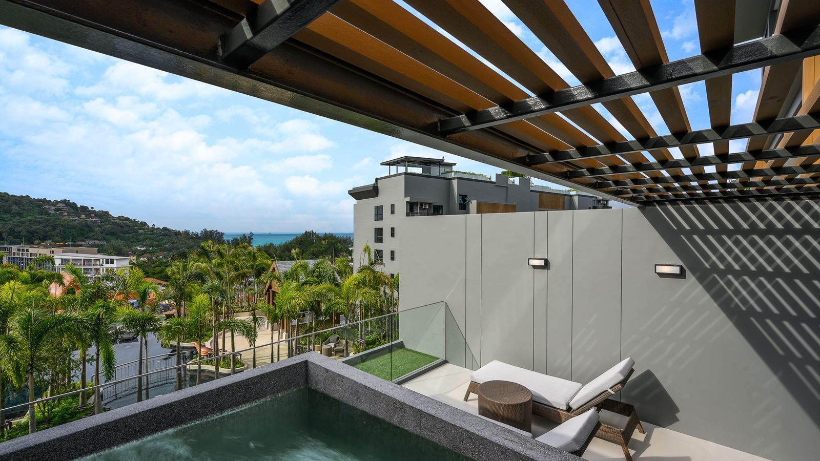 rooms-grande-deluxe-ocean-view-with-plunge-pool