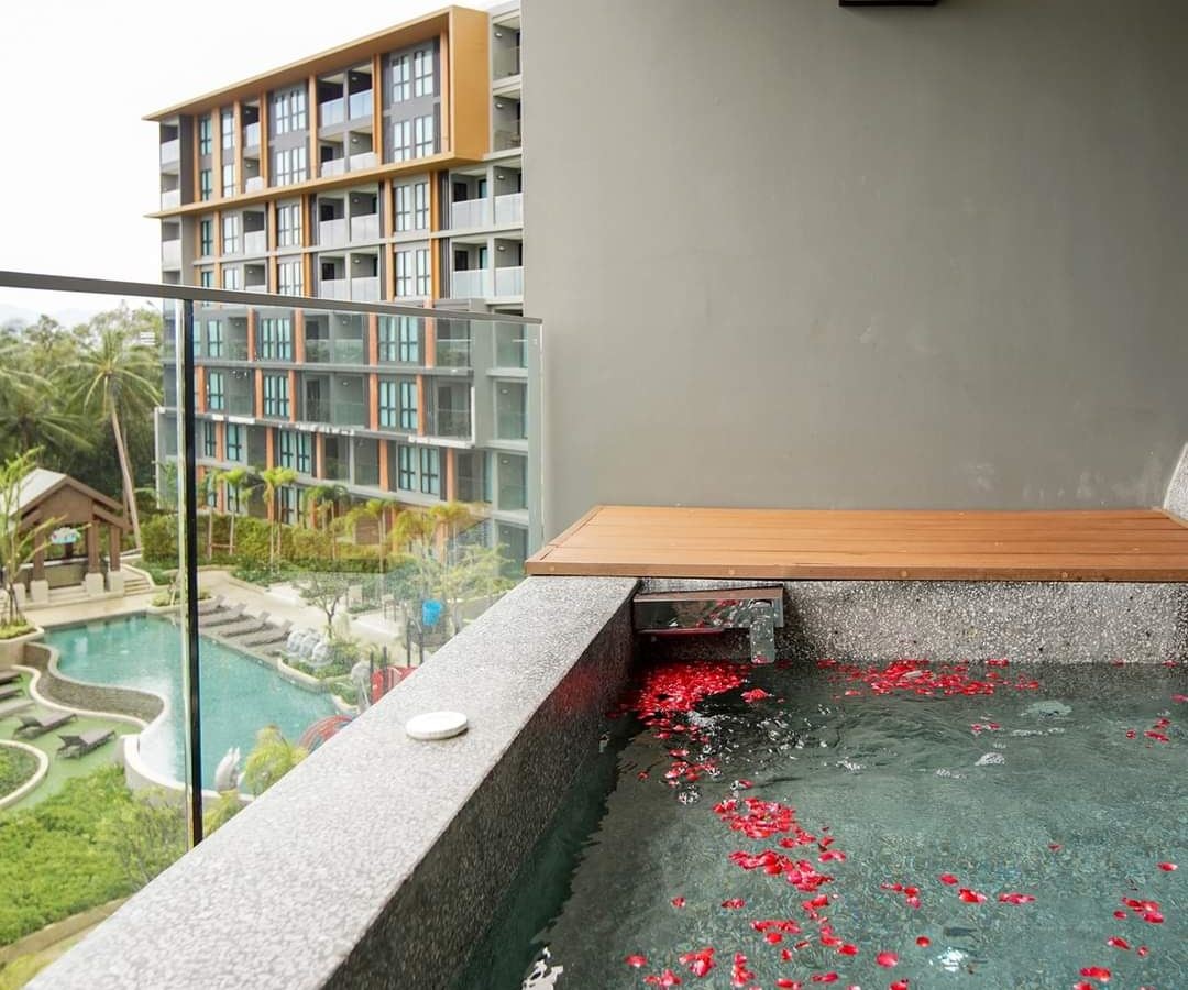 rooms-deluxe-ocean-view-with-jacuzzi