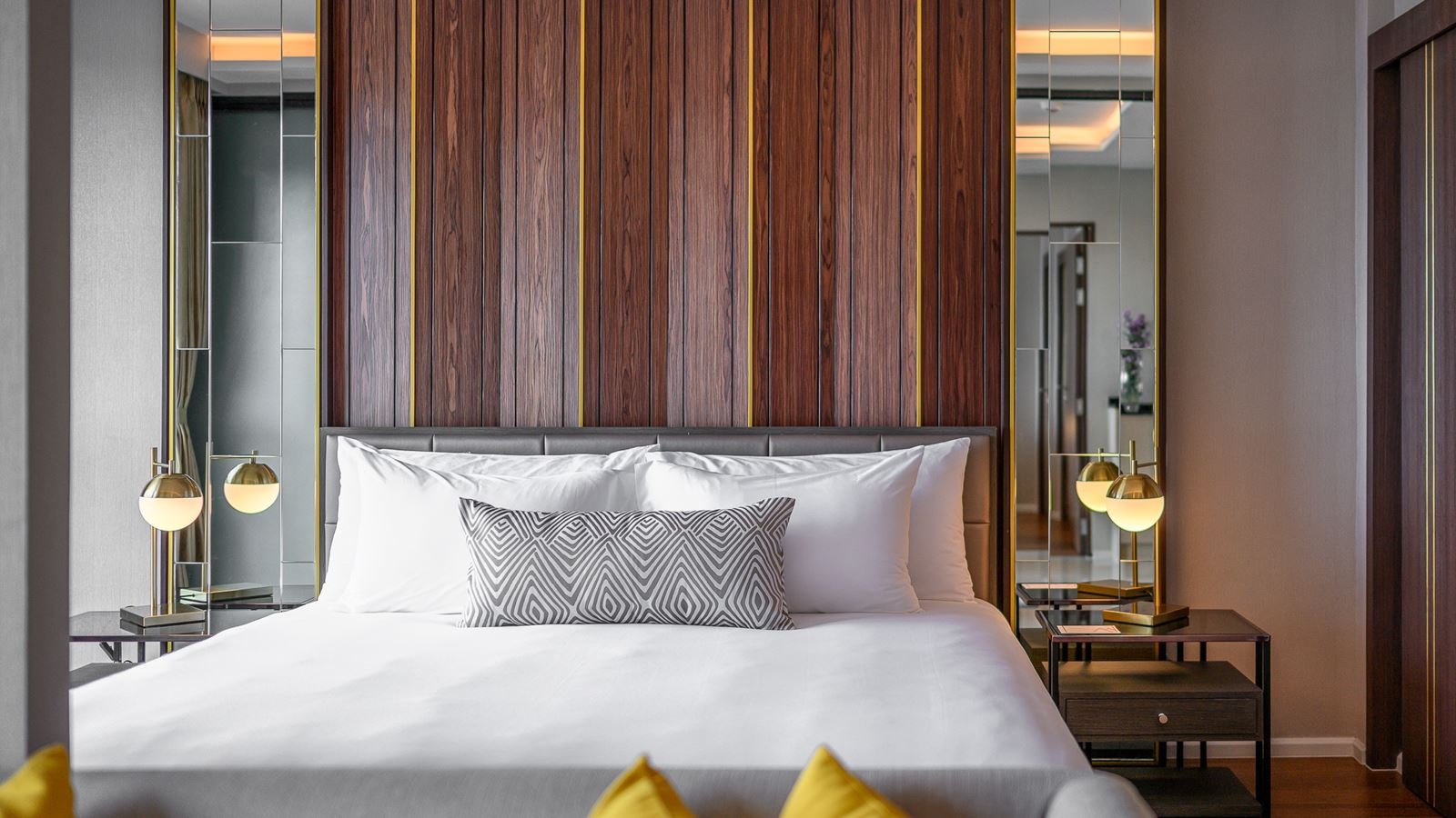 rooms-grande-2-bedroom-suite-ocean-view-with-jacuzzi