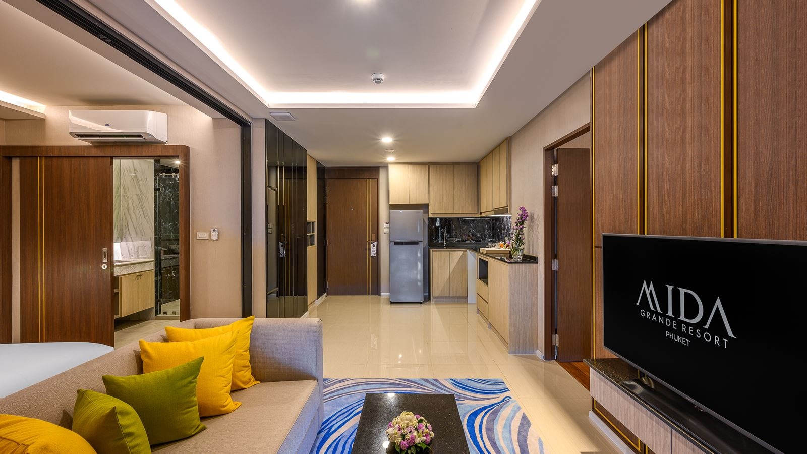 rooms-grande-2-bedroom-suite-ocean-view-with-jacuzzi