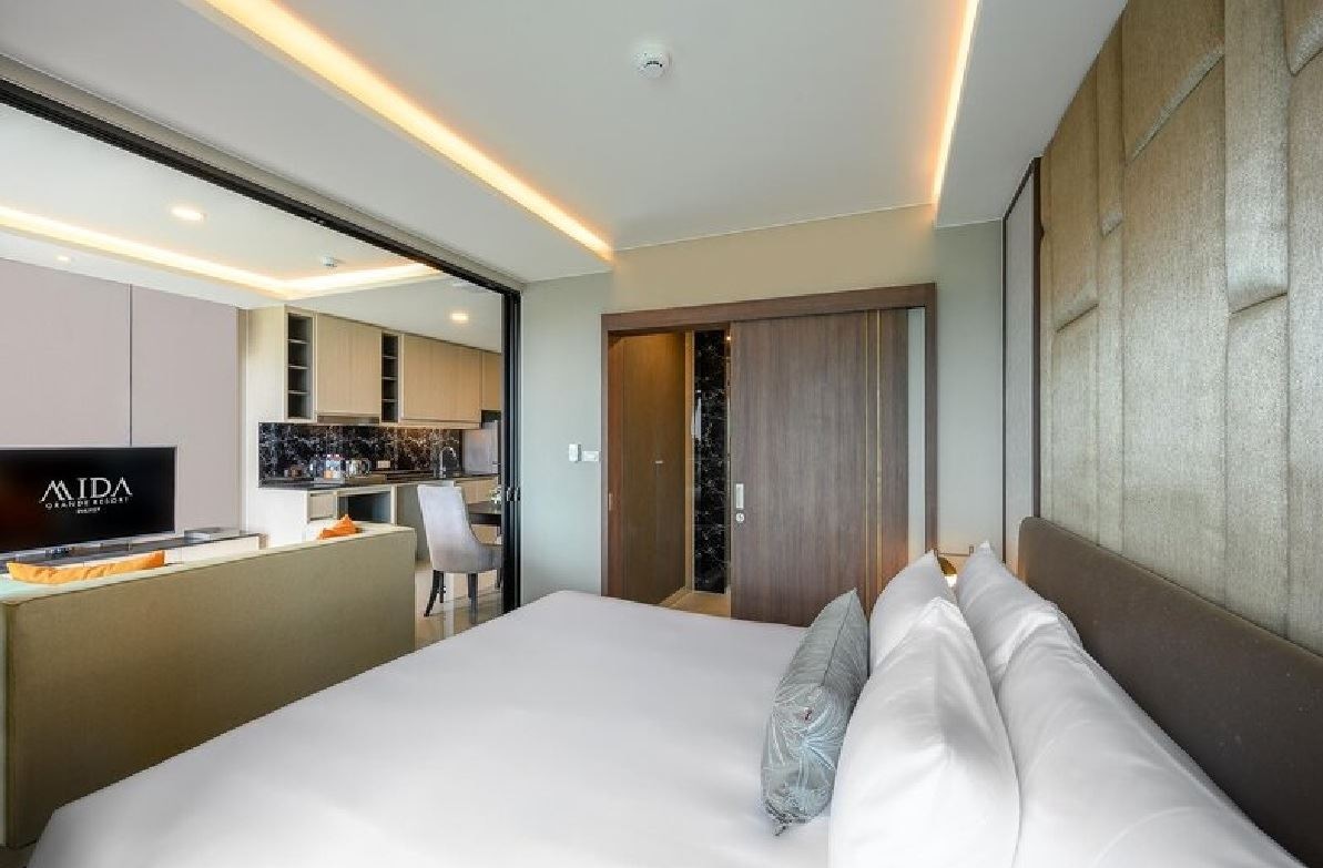 rooms-deluxe-ocean-view-with-jacuzzi