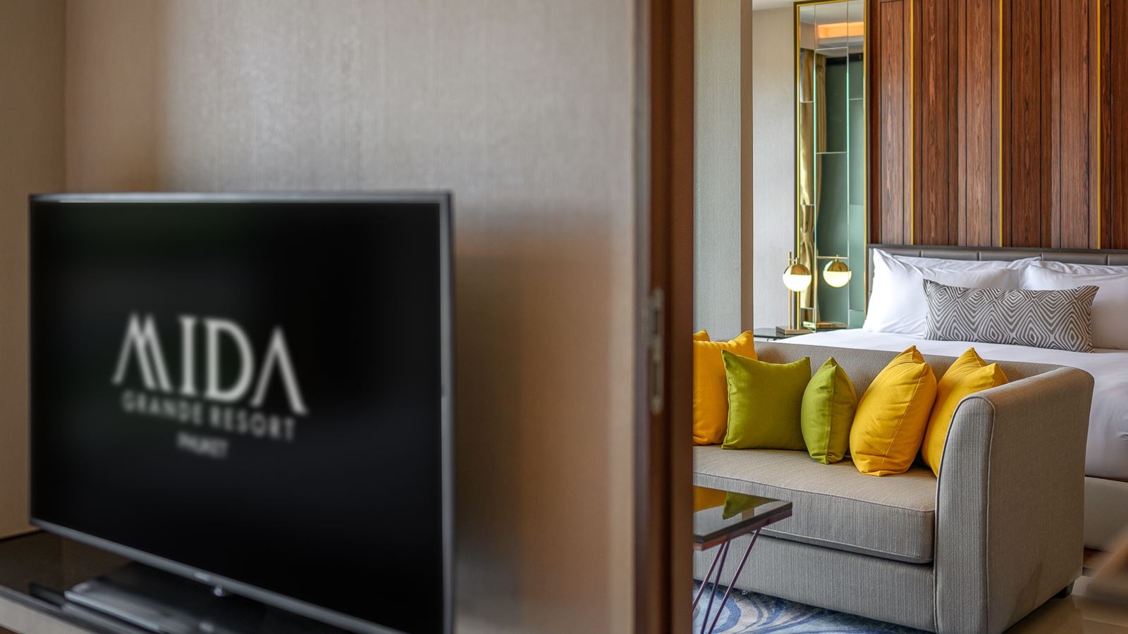 rooms-grande-2-bedroom-suite-ocean-view-with-jacuzzi