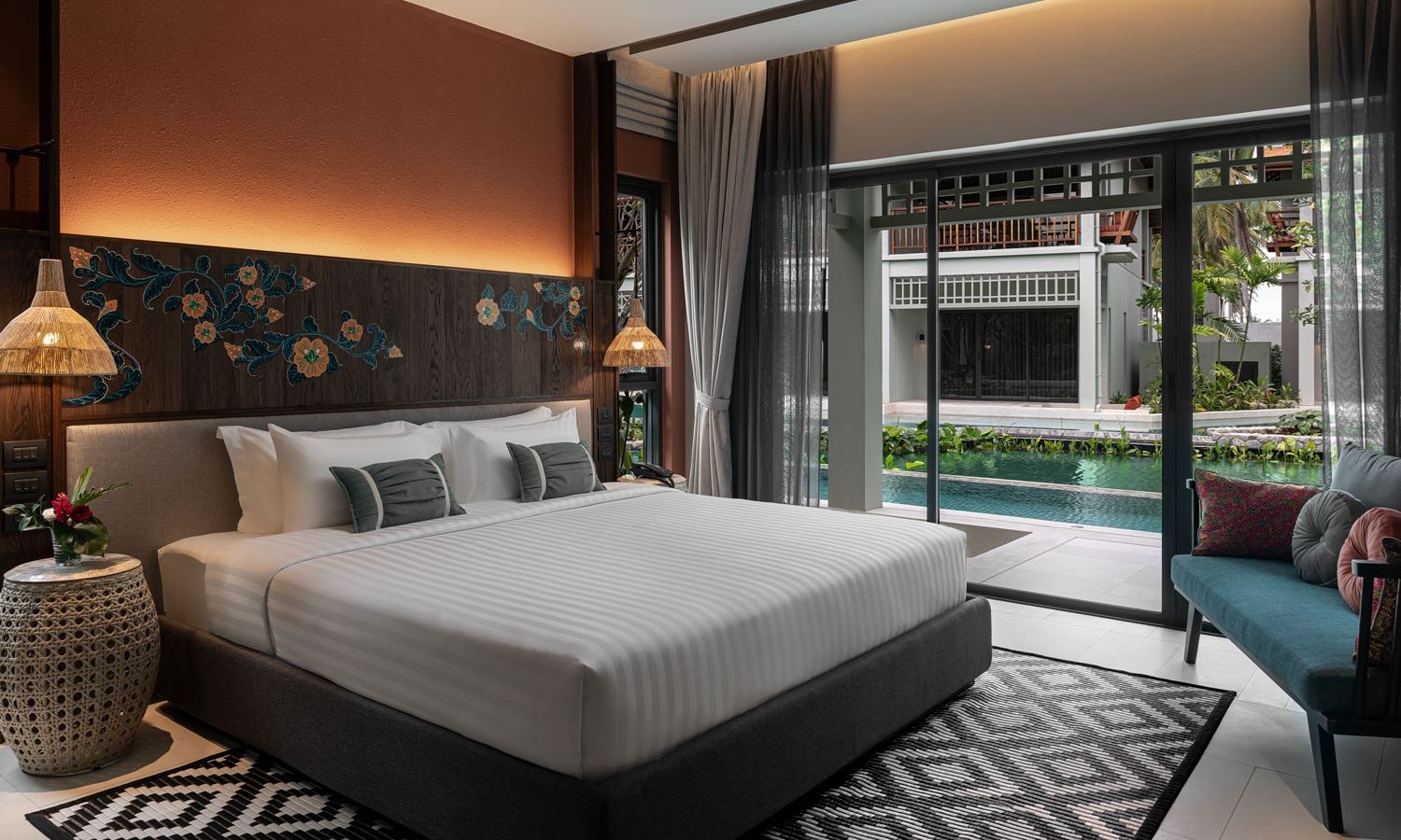 rooms-deluxe-pool-access