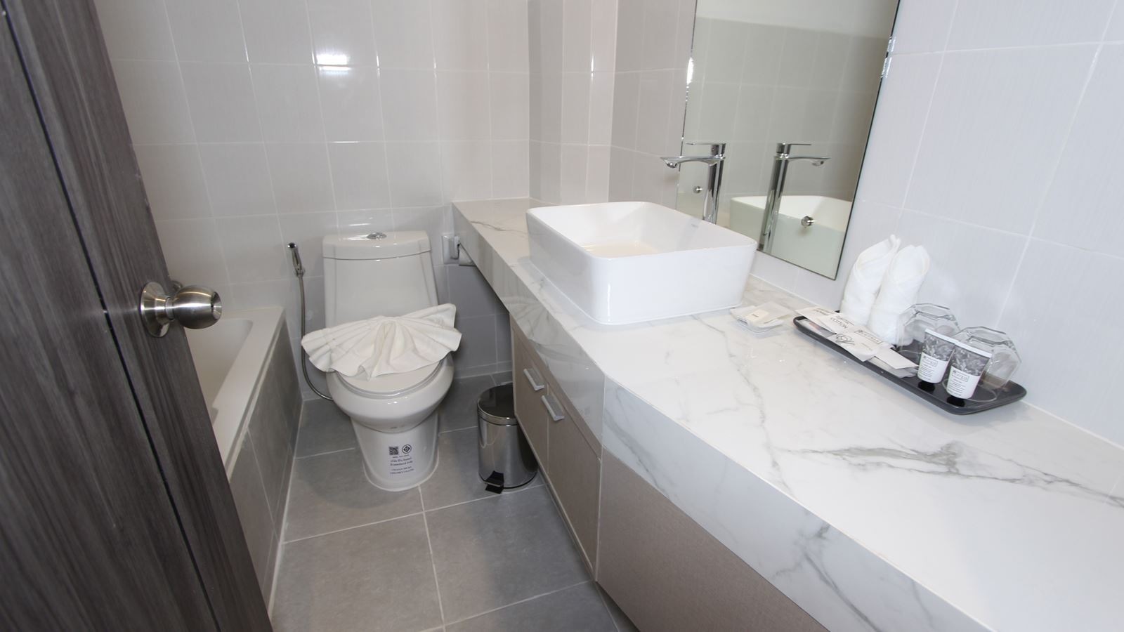 rooms-premier-pool-garden