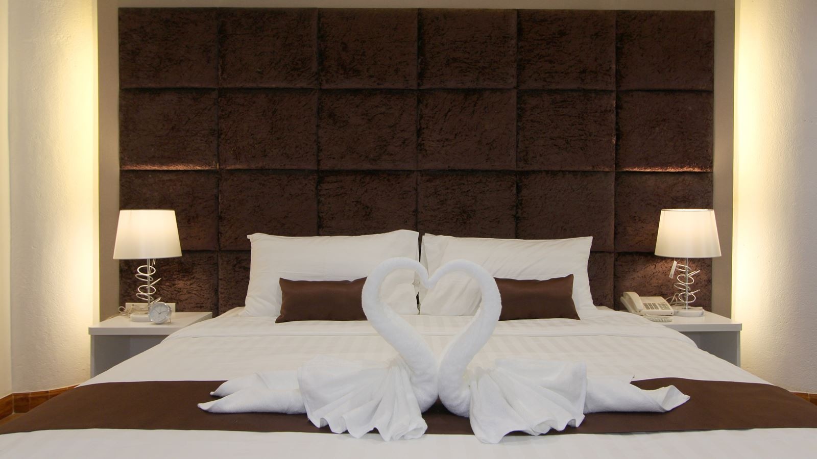 rooms-premier-pool-garden