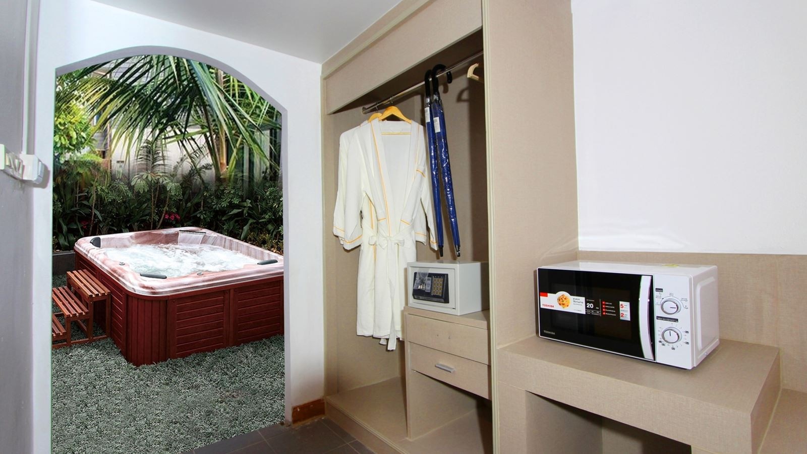 rooms-honeymoon-suite-with-jacuzzi